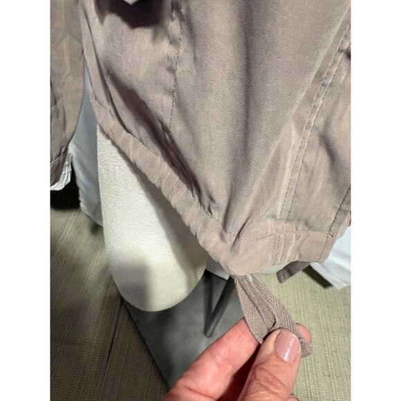 Women's Size S Taupe Wind Breaker Jacket - Picture 13 of 13